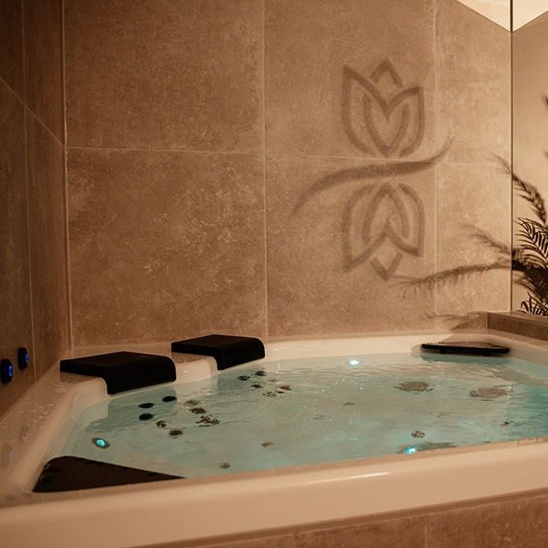 mywellness-deluxe-suite-whirlpool