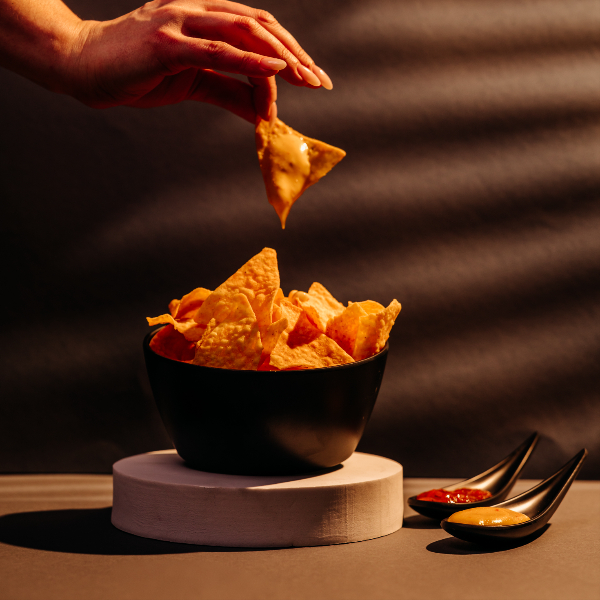 mywellness-nachos-chili-cheese-sauce-salsa-dip