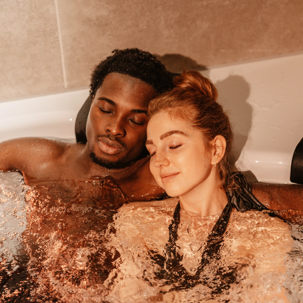 paerchen-im-whirlpool-bei-mywellness