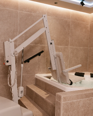 myw-barrierefreie-suite-pool-lift